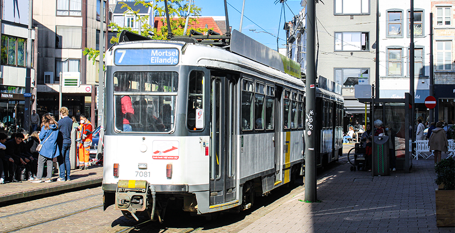 Tram in Antwerpen Eilandje